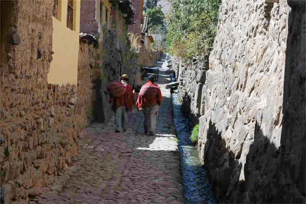 143 - Peru - Ollantaytambo, pueblo